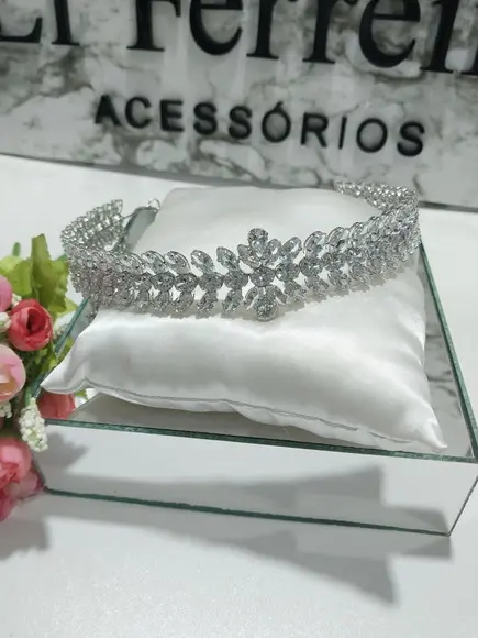 Tiara ou Porta Coque para Noivas Feita em Zirconias