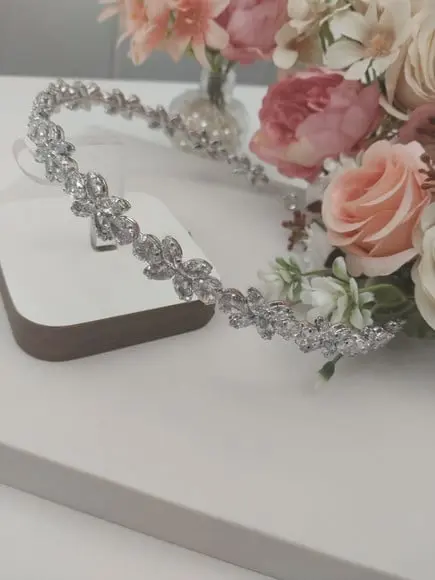 Tiara ou Porta Coque para Noivas Feita em Zirconias