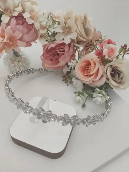 Tiara ou Porta Coque para Noivas Feita em Zirconias