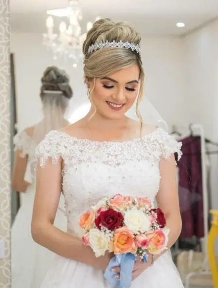 Tiara ou Porta Coque para Noivas Feita em Zirconias