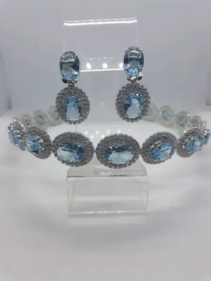 Tiara ou Porta Coque para Noivas Feita em Zirconias