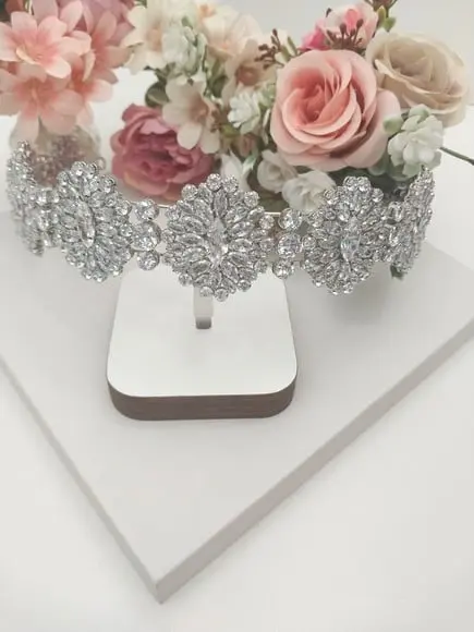 Tiara ou Porta Coque para Noivas Feita em Zirconias
