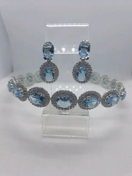 Tiara ou Porta Coque para Noivas Feita em Zirconias