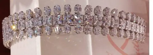 Tiara ou Porta Coque para Noivas Feita em Zirconias
