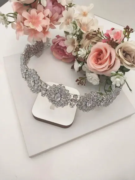 Tiara ou Porta Coque para Noivas Feita em Zirconias