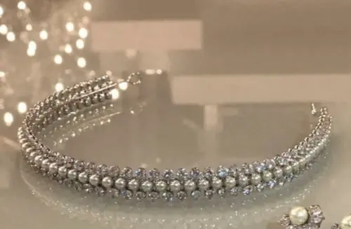 Tiara ou Porta Coque para Noivas Feita em Zirconias