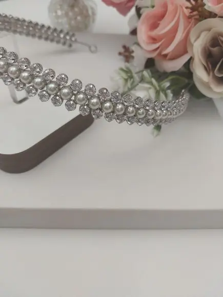 Tiara ou Porta Coque para Noivas Feita em Zirconias