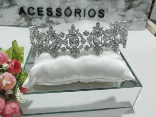 Tiara ou Porta Coque para Noivas Feita em Zirconias
