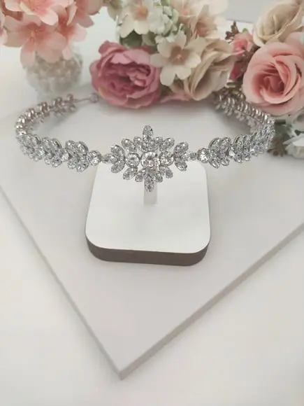 Tiara ou Porta Coque para Noivas Feita em Zirconias