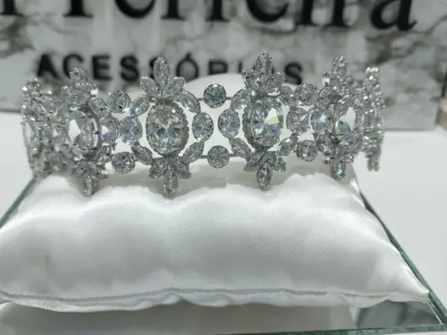 Tiara ou Porta Coque para Noivas Feita em Zirconias