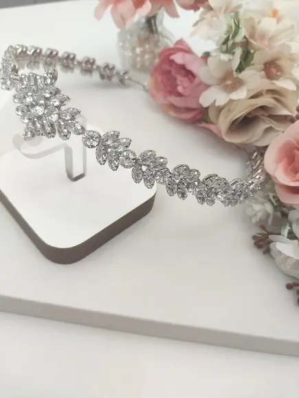 Tiara ou Porta Coque para Noivas Feita em Zirconias