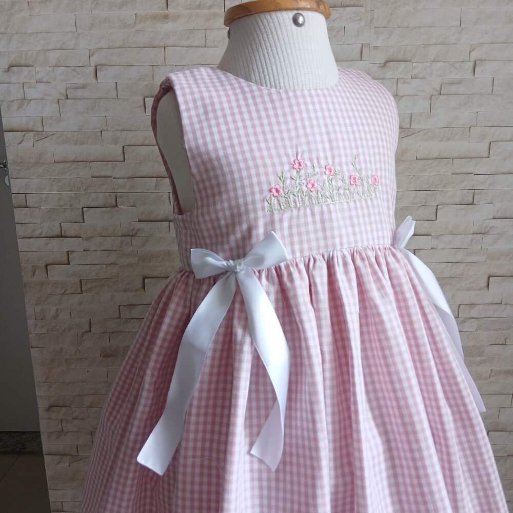 Vestido bebê xadrez rosa bordado
