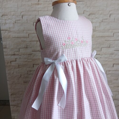 Vestido bebê xadrez rosa bordado