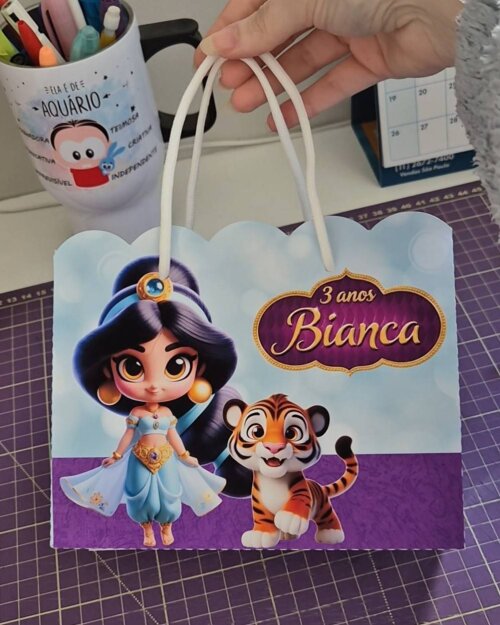 Sacolinha Personalizada - Lembrancinha Infantil - 18x14x6cm - Jasmine - PEGUE E MONTE