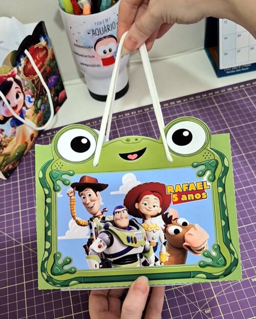 Sacolinha Personalizada - Lembrancinha Infantil - 18x14x6cm - Toy Story 5 Lilypad - PEGUE E MONTE