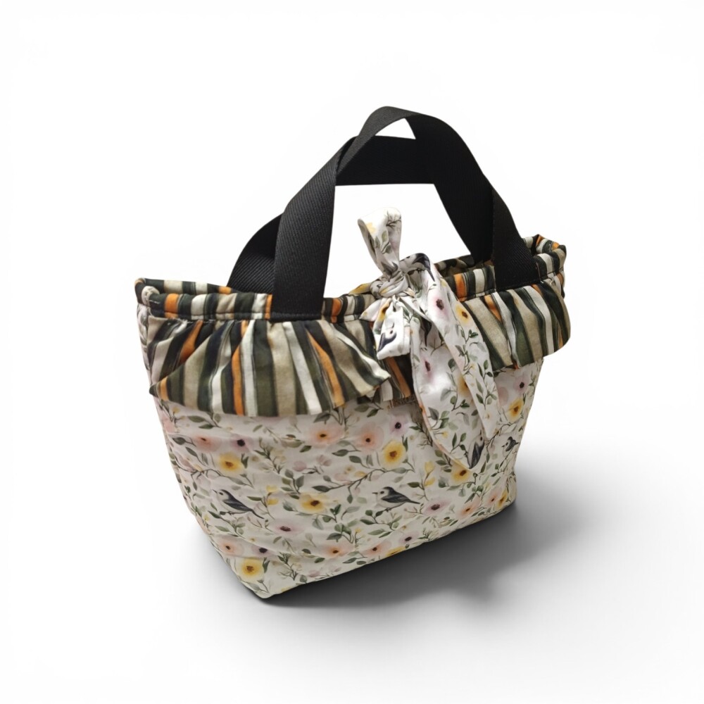 Bolsa Cecília artesanal em tricoline com babado e lacinho ✨
