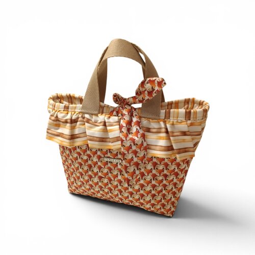 Bolsa Cecília artesanal em tricoline com babado e lacinho ✨