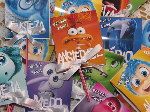 Pirulito com Capinha Personalizada Emoções Divertidamente