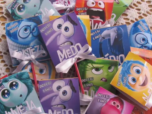 Pirulito com Capinha Personalizada Emoções Divertidamente