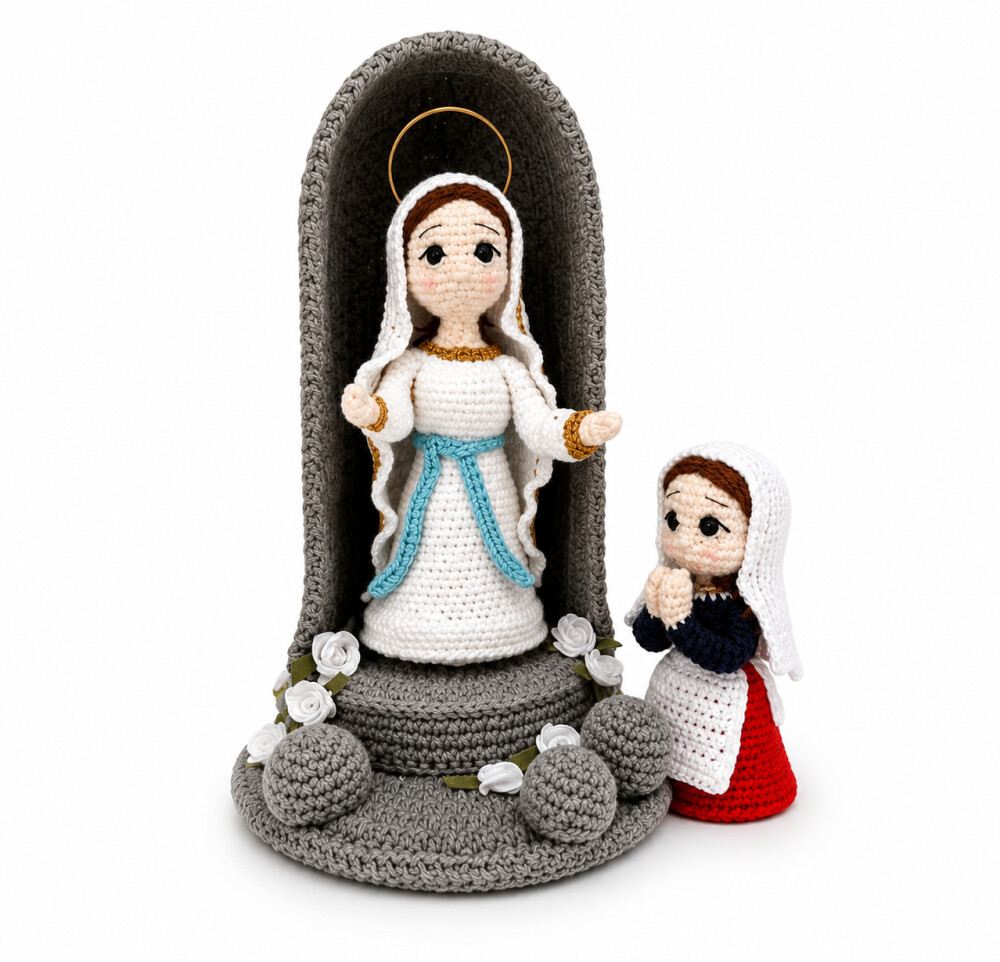 Nossa Senhora de Lourdes e Santa Bernadete em Amigurumi | Oratór