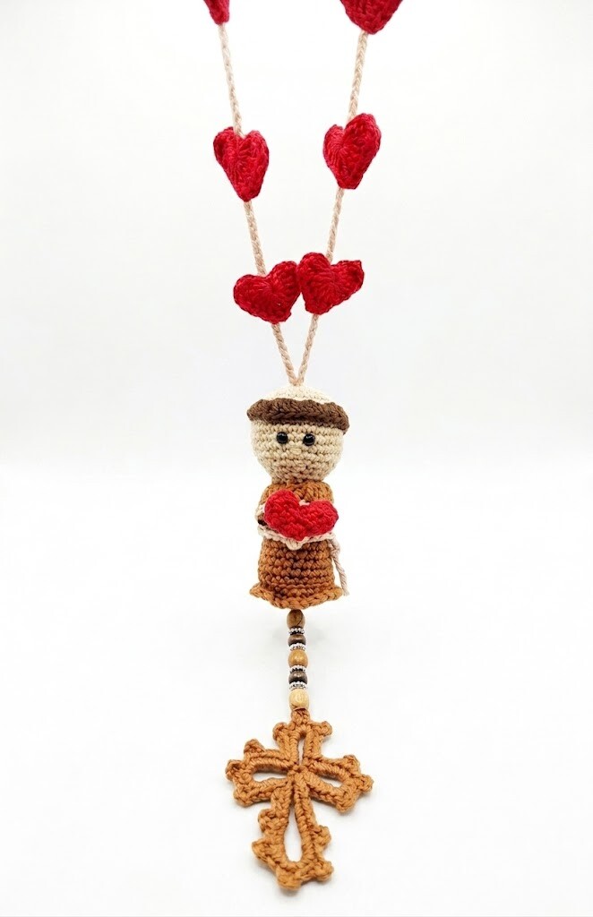 Pingente Dezena de Santo Antônio em Amigurumi – Fé e Proteç?