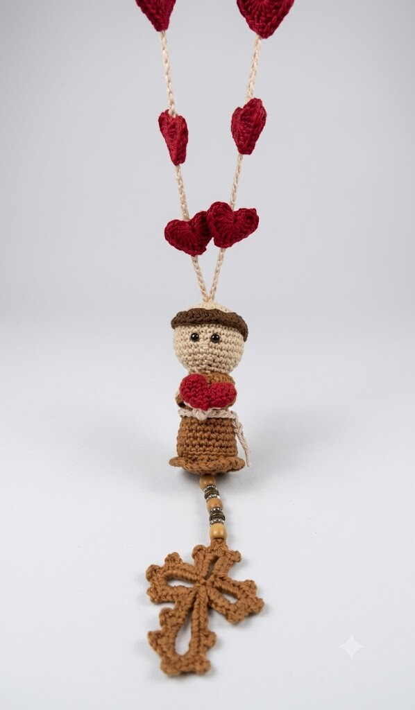 Pingente Dezena de Santo Antônio em Amigurumi – Fé e Proteç?