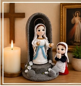Nossa Senhora de Lourdes e Santa Bernadete em Amigurumi | Oratór
