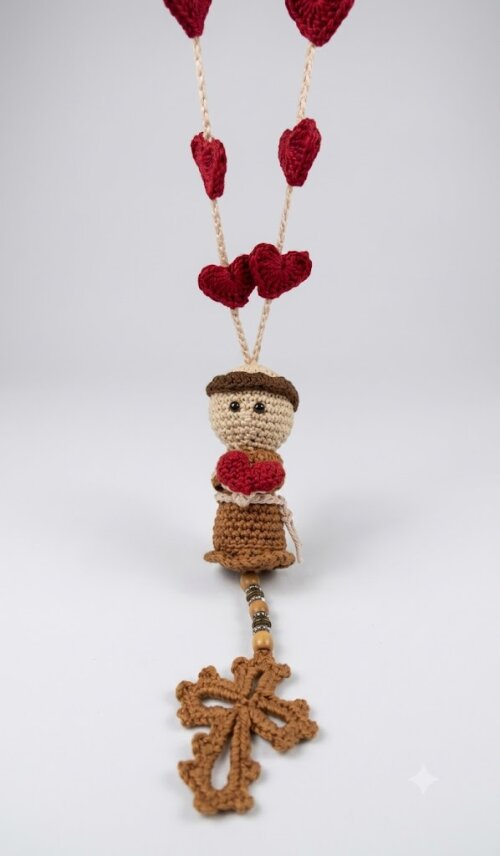 Pingente Dezena de Santo Antônio em Amigurumi – Fé e Proteç?