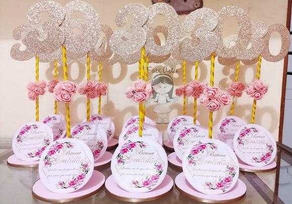 Centro de Mesa 30 Anos Rosa e Dourado