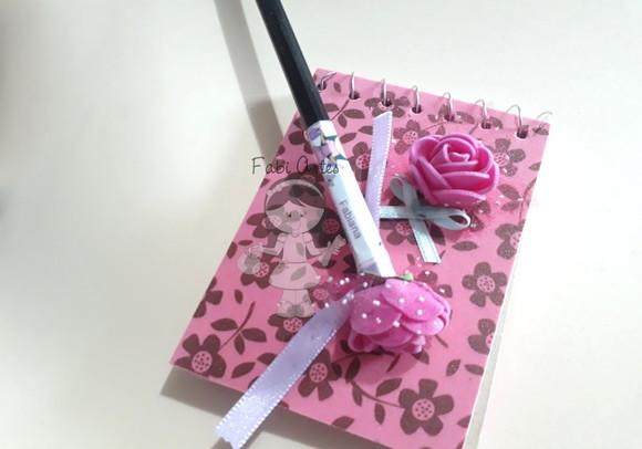 Kit 6 Bloquinho e Lápis Várias Estampas Rosa ou Outra Cor