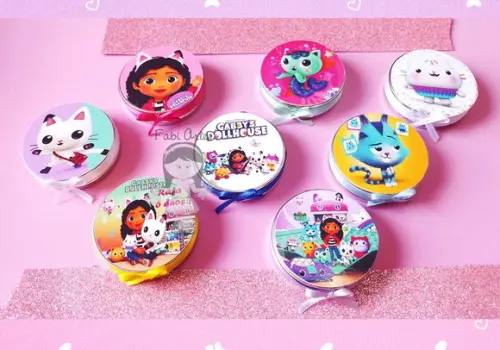 a Casa Mágica da Gabby Latinhas Personalizadas 12 Unid