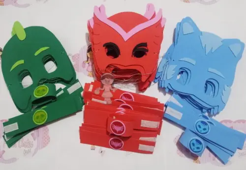 Kit 45 Máscaras e 45 Braceletes em Eva Imagem Impressa Pj