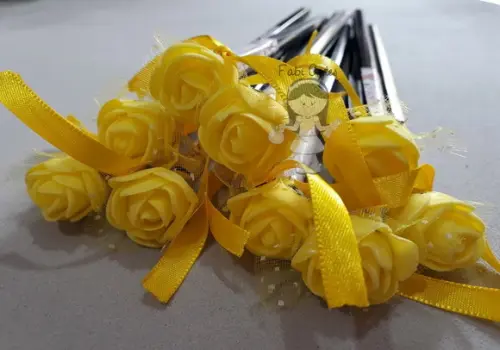 Lápis com Mini Rosas Amarela