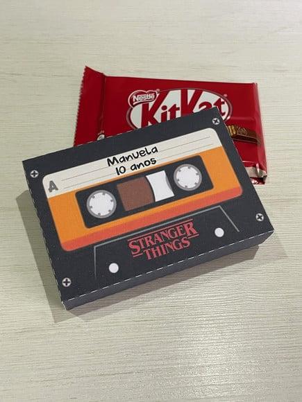 Caixa Fita Cassete Kit Kat Stranger Things