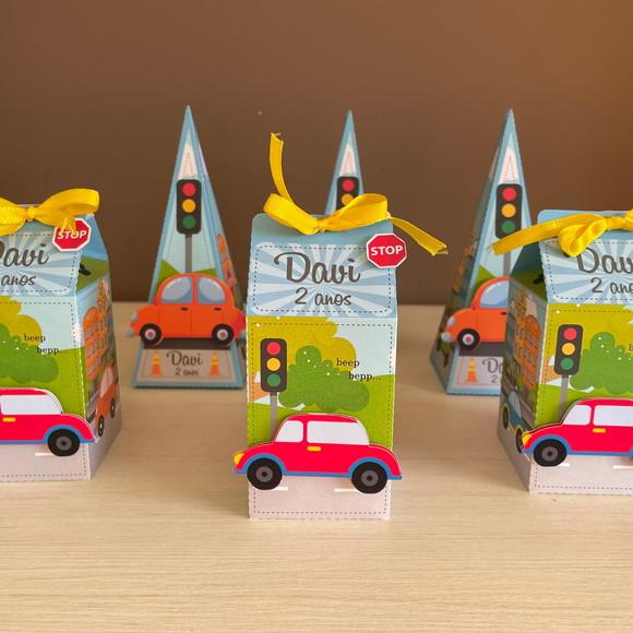 Kit com 20 caixas Festa Meios de Transporte