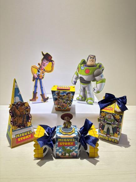 Kit Festa Toy Story 20 Lembrancinhas + 2 Displays de Mesa