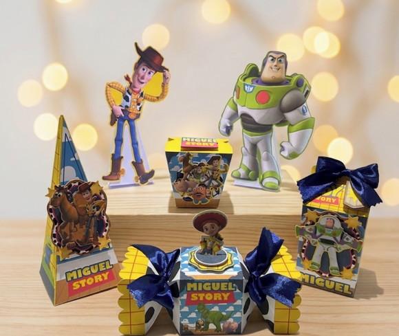 Kit Festa Toy Story 20 Lembrancinhas + 2 Displays de Mesa