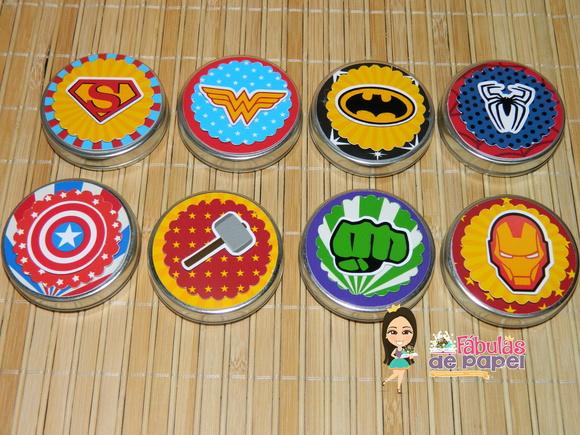 Latinha Super Heróis com Apliques 3d