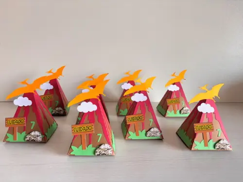 Caixa Pirâmide Vulcão Festa Dinossauro