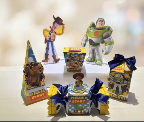 Kit Festa Toy Story 20 Lembrancinhas + 2 Displays de Mesa
