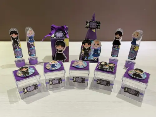 Kit Festa Wandinha com 20 lembrancinhas