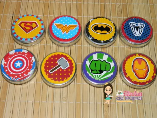 Latinha Super Heróis com Apliques 3d