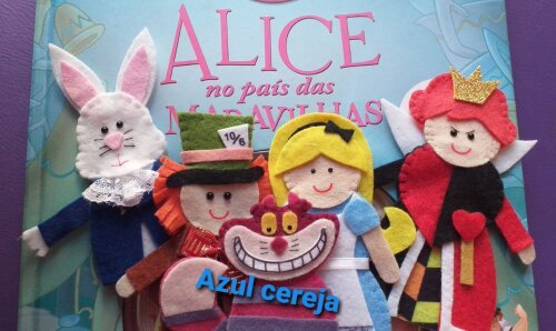 Dedoches Alice no País das Maravilhas