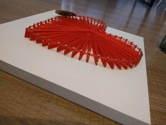 Quadro Coração Vermelho em String Art