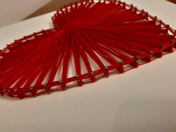 Quadro Coração Vermelho em String Art