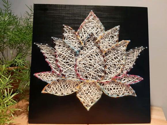 Quadro Flor de Lótus em String Art