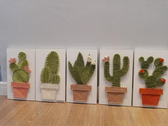 Quadro Quinteto de Cactos em String Art