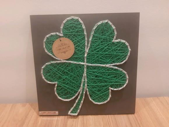 Trevo de 4 folhas em String Art