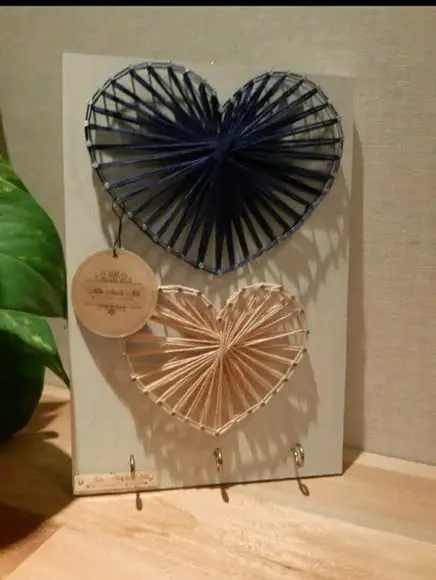 Porta Chaves Corações em String Art
