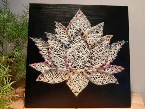 Quadro Flor de Lótus em String Art